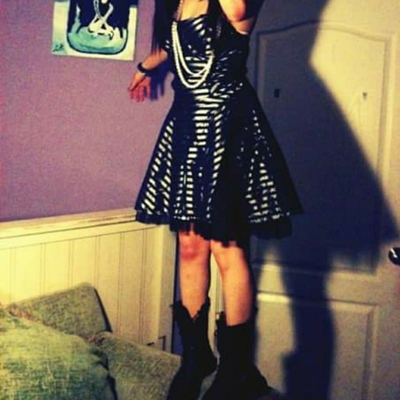 Meet your Posher, Claire - Picture 4 of 4